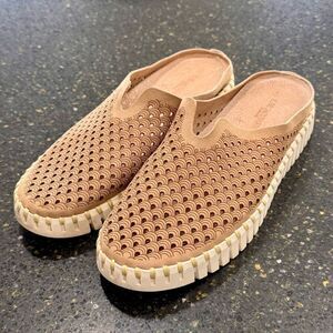 Ilse Jacobsen Tulip Slip On. Tan. Size EU/40 - US 10